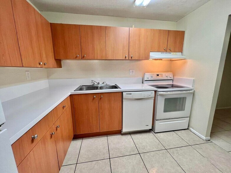 Building Photo - 415 Executive Center Dr