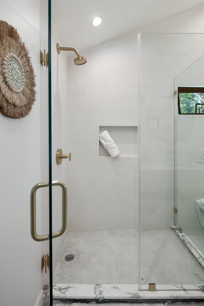 Building Photo - 4173 Sunswept Dr