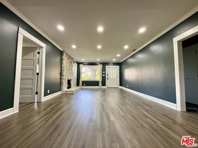 Building Photo - 815 N Hobart Blvd