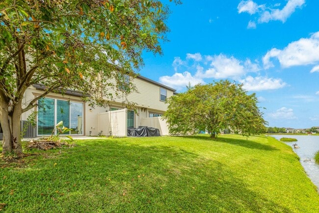 Building Photo - 9210 Hillcroft Dr