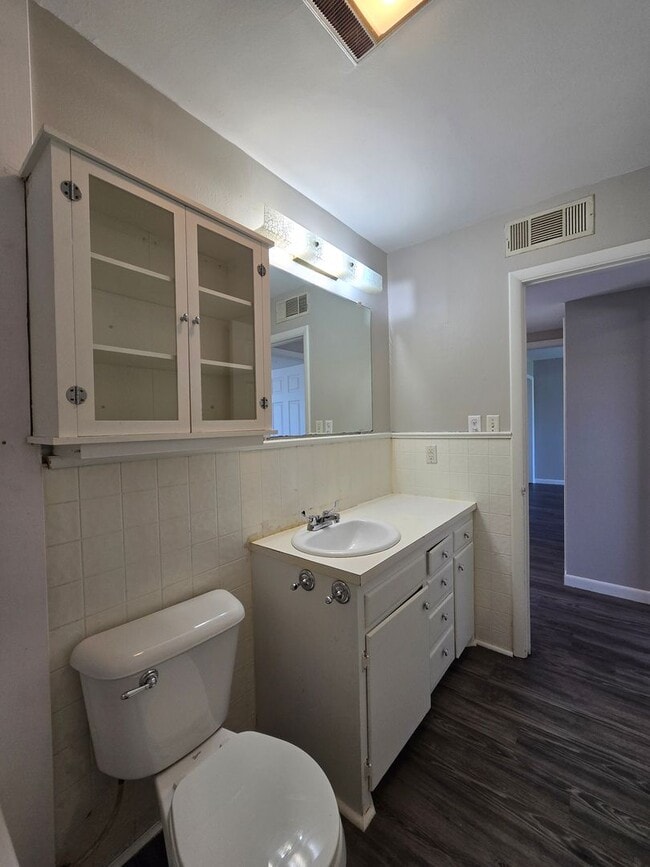 Building Photo - 3 bed 1 bath in Tecumseh!