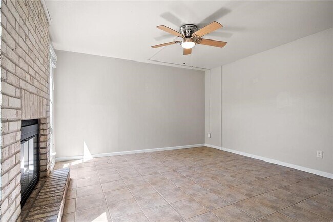 Building Photo - 328 S 2nd St