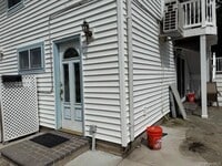 Building Photo - 42 Old East Neck Rd