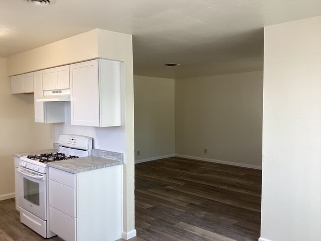 Building Photo - 1414 W Vassar Ave