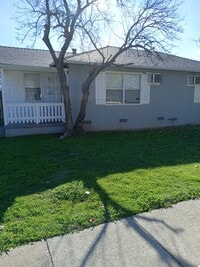 Building Photo - Cute Duplex off of Stockton Blvd