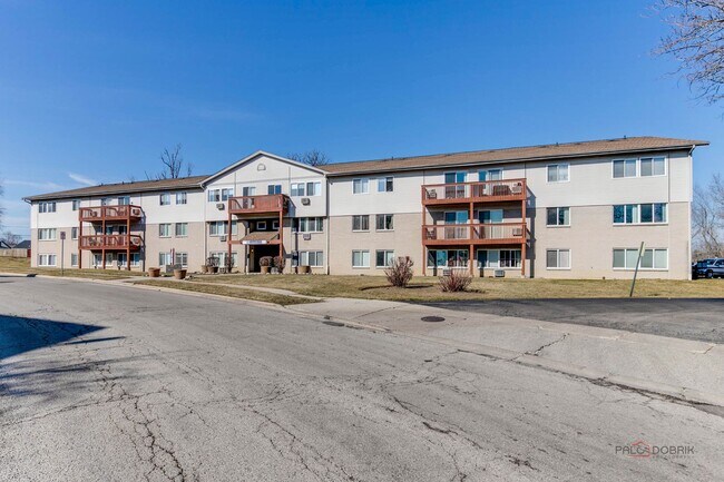 Building Photo - Woodlands Apartments Homes