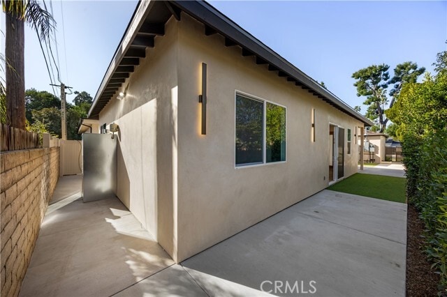 Building Photo - 6950 Amestoy Ave