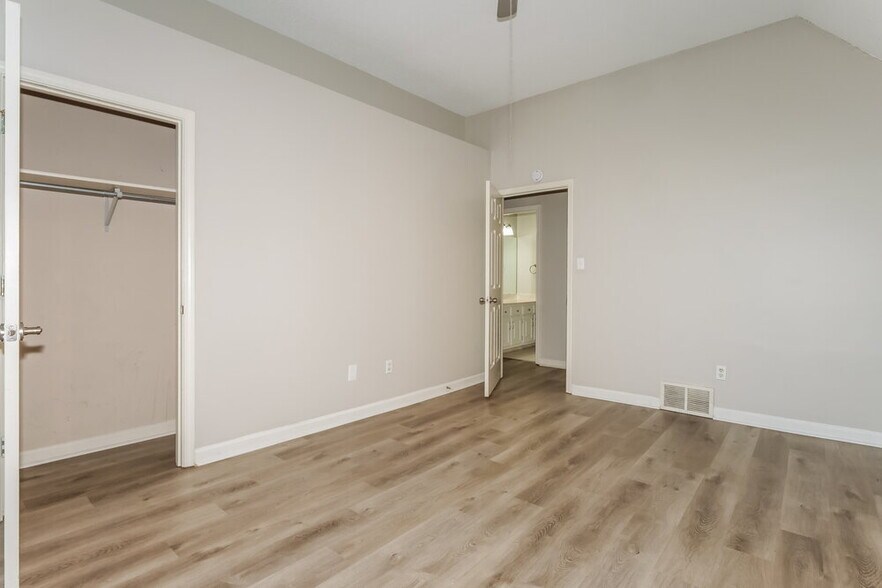 Building Photo - 7643 Shadow Hills Dr