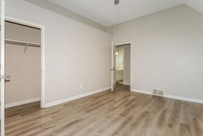 Building Photo - 7643 Shadow Hills Dr