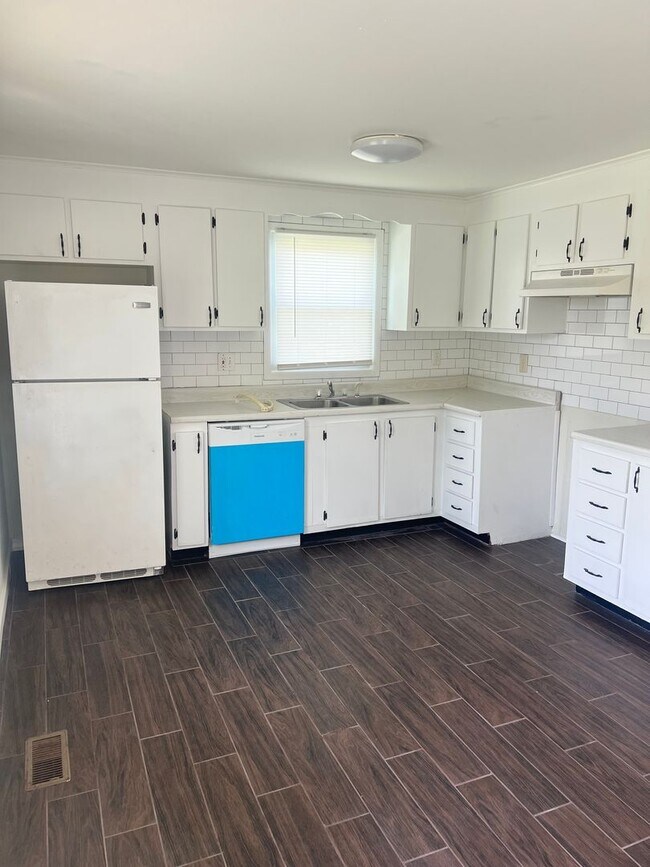 Building Photo - 9442 Shiloh Dr