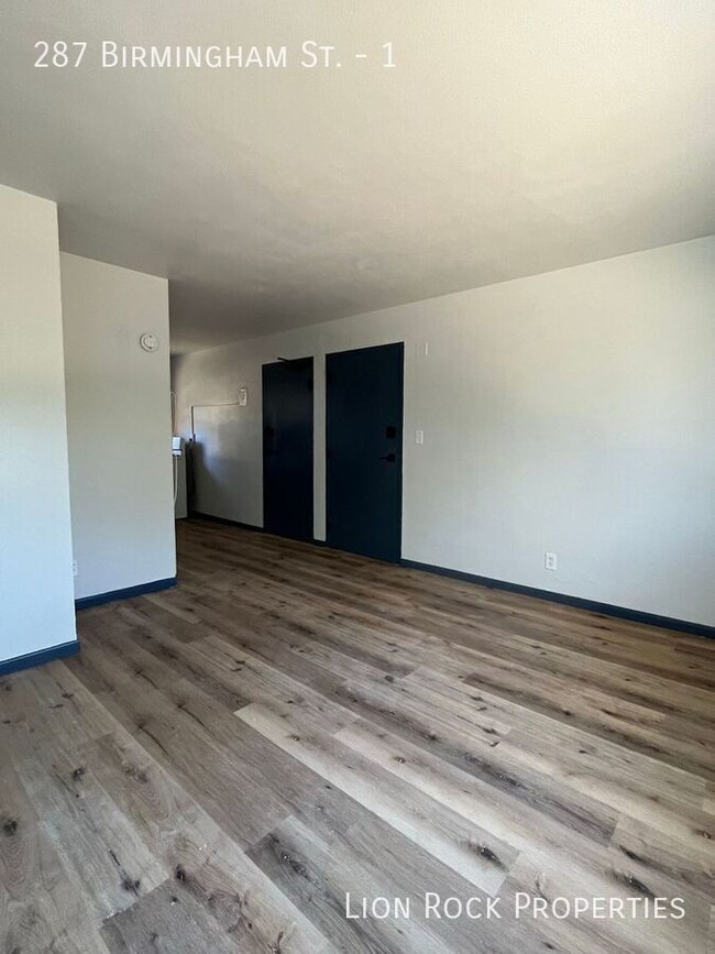 Building Photo - Charming Urban Living for $1,099/month!