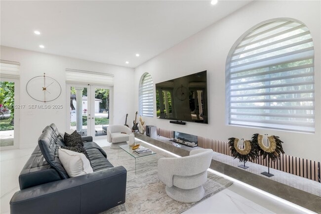 Building Photo - 8941 SW 65th Ct