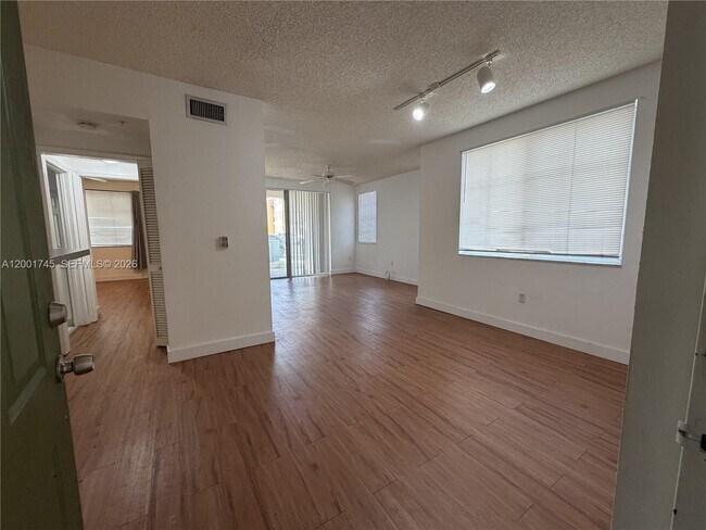 Building Photo - 2160 E Preserve Way