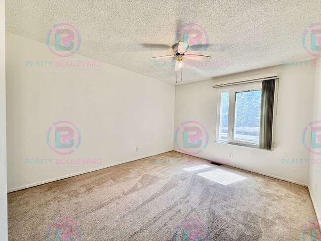 Building Photo - 1 Month free!! This stunning two-bedroom, two-bathroom townhouse with Loft Area