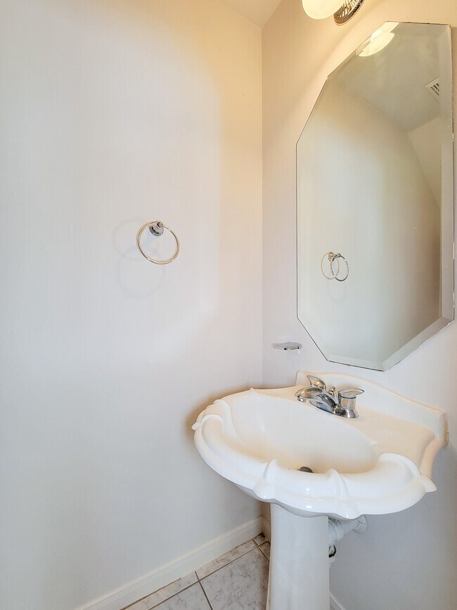 Building Photo - 11810 Rolling Stream Dr