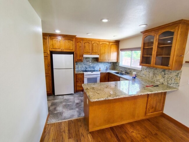 Building Photo - 8525 Bandon Dr