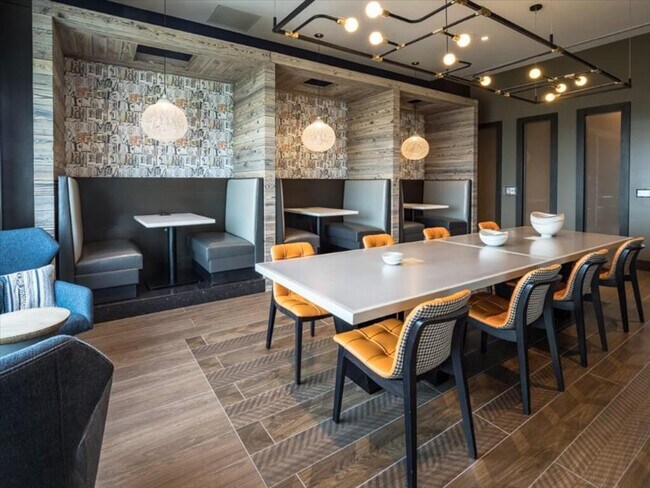 Building Photo - 4836 Rugby Ave