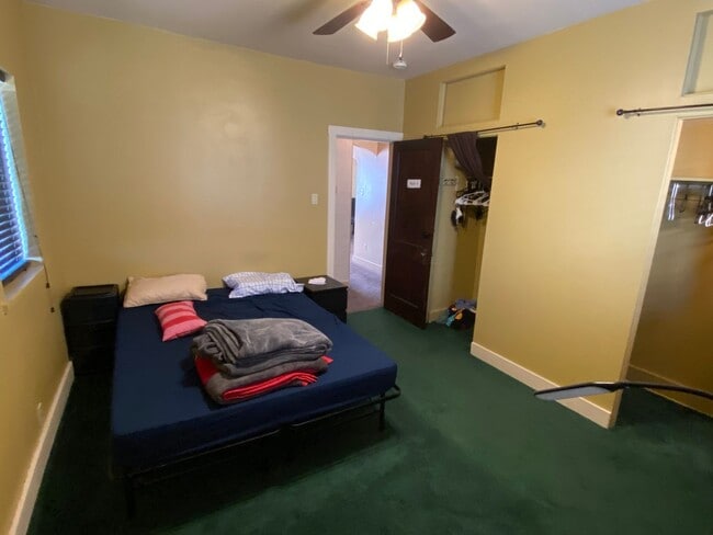 Building Photo - Charming 5 Bed 2 Bath House in Carnegie!