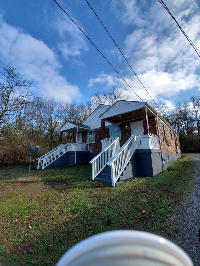 2400 Buena Vista Pike 2400 Buena Vista Pike Nashville TN 37218