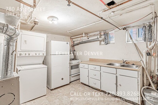 Building Photo - Renovated 2 Bed 2 Bath Duplex with Finishe...