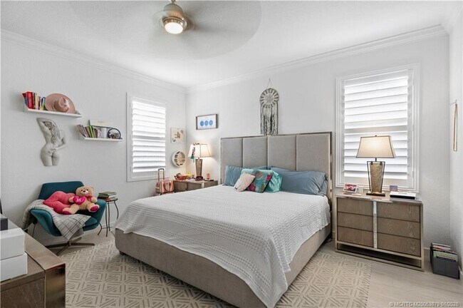 Building Photo - 1550 NE Skyhigh Ter