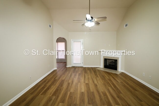 Building Photo - Family Home in Fox Hollow