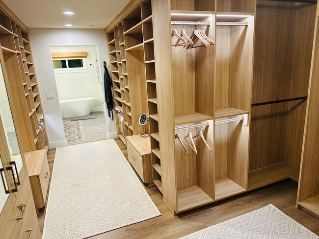 Building Photo - Gorgeous Custom Camas Home