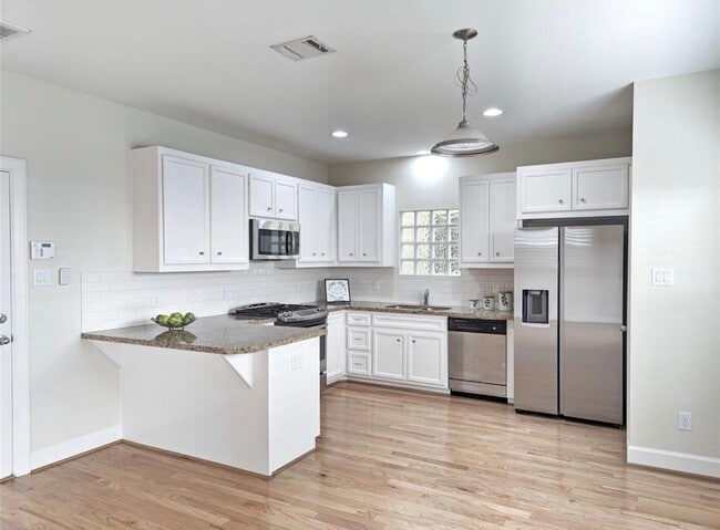 Building Photo - 3730 Main Poplar Dr