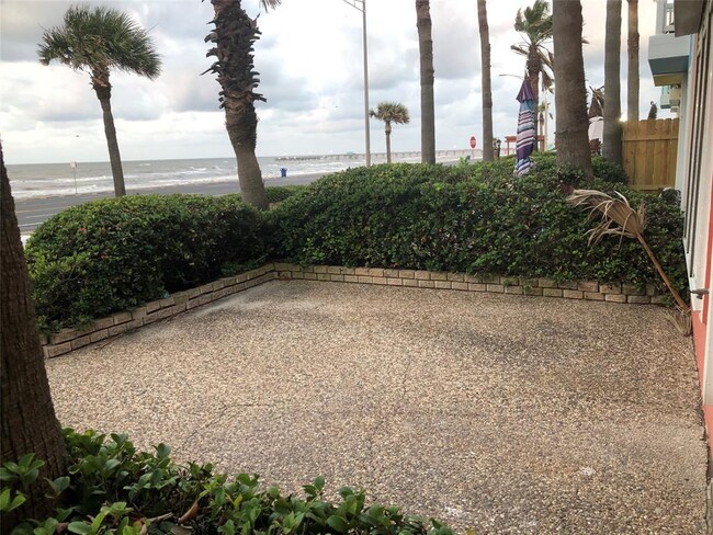 Building Photo - 8416 Seawall Blvd
