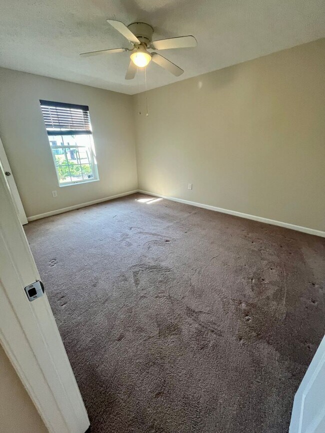 Building Photo - Quiet Neighborhood Charm with Everyday Con...