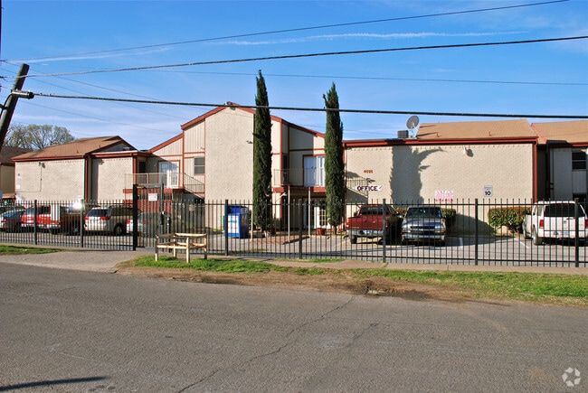 Town Club Apartments I-II - Town Club Apartments