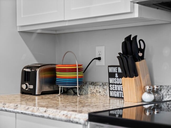 Building Photo - Comfort & Convenience in the Heart of Spok...