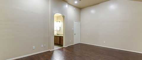 Building Photo - 9934 Goldenglade Dr