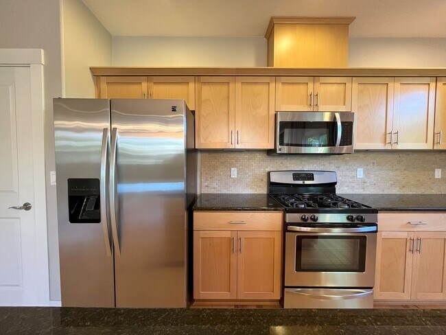 Building Photo - Modern 4-Bedroom End Unit with Community A...