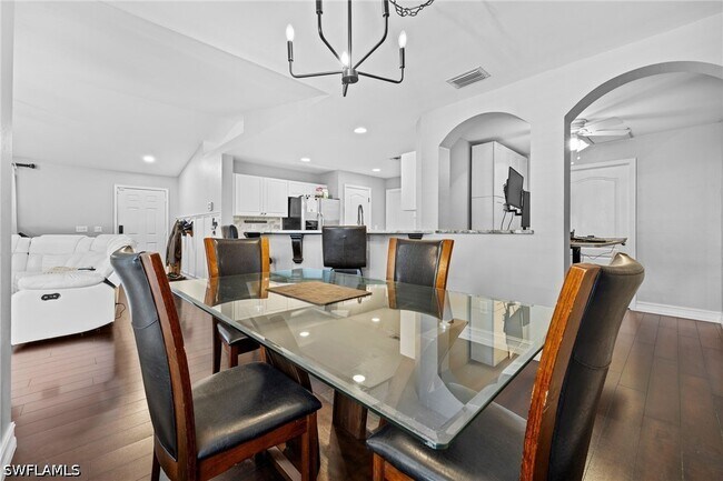 Building Photo - 421 Broadmoor St