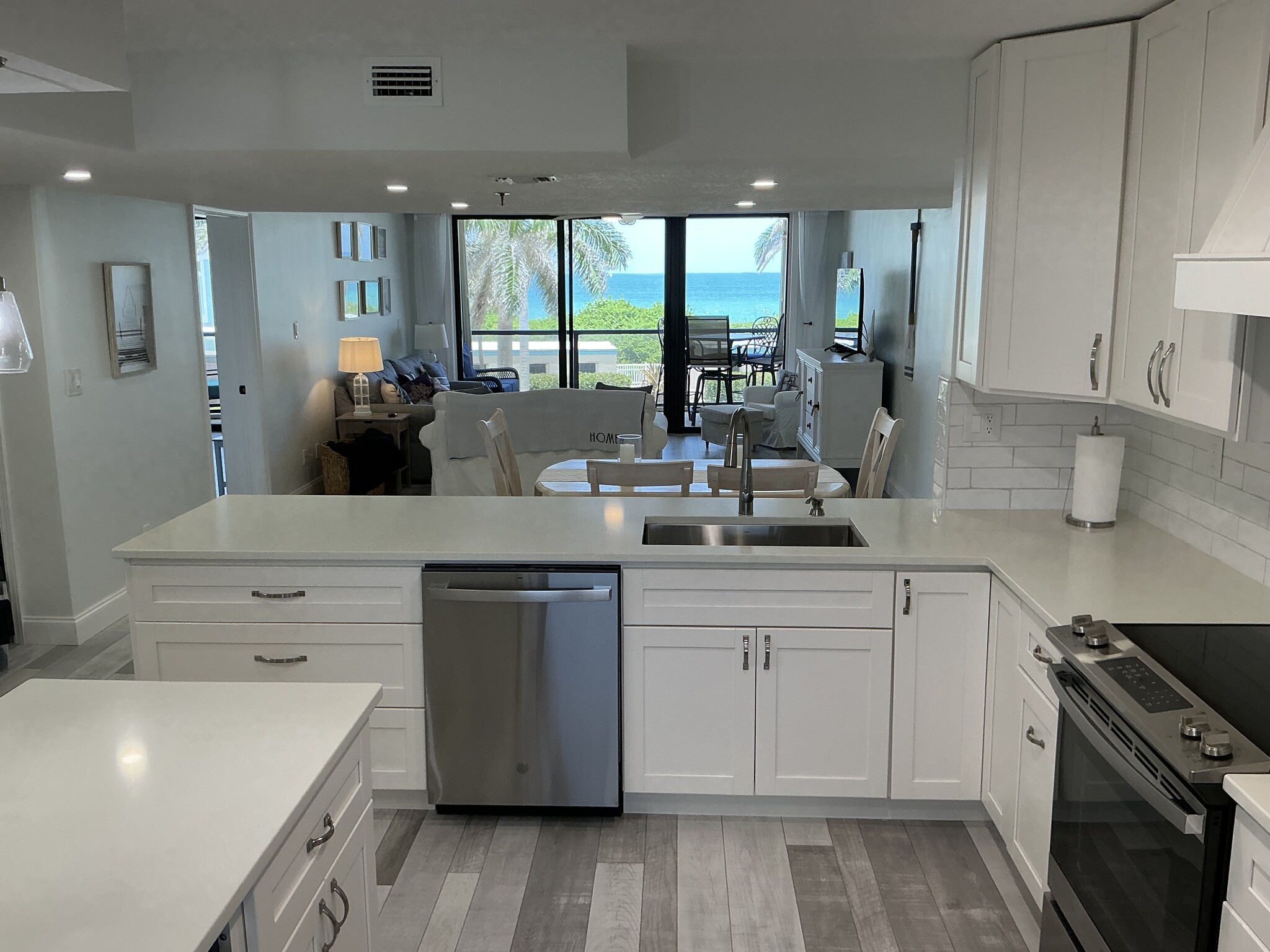 Building Photo - 355 S Ocean Dr