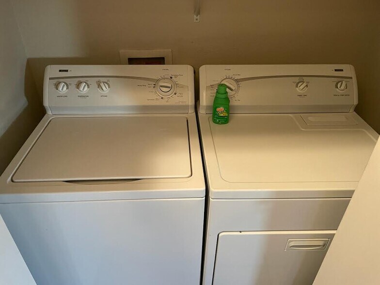 Building Photo - 6936 Skylar Dr NE