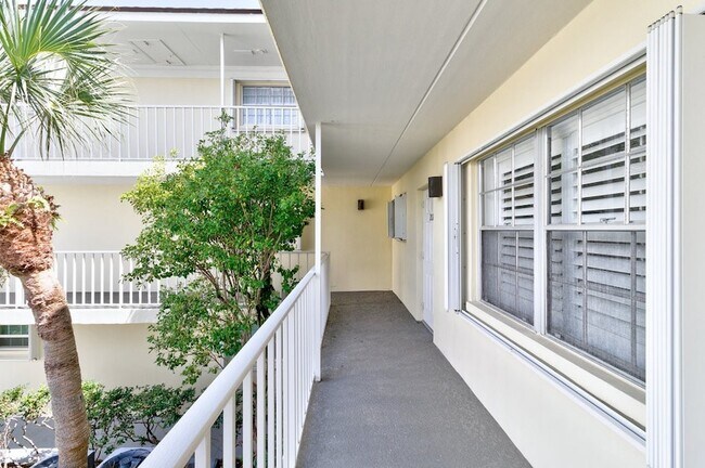 Building Photo - 1441 Ocean Dr