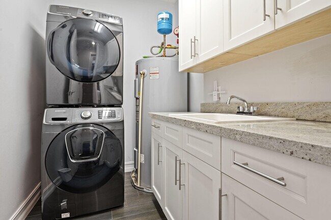 Building Photo - 95 Isle of Venice Dr