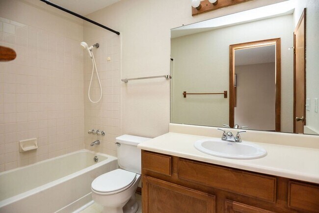 Building Photo - Charming 3 Bed, 2 Bath Home on a Quiet Cul-de-Sac with a Fenced Yard & 2-Car Garage!
