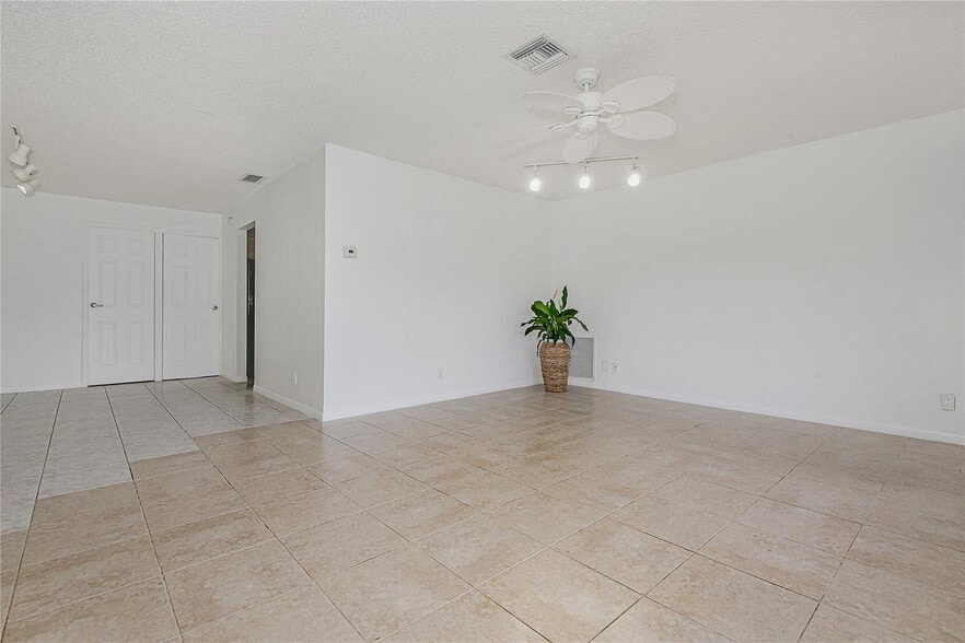 Building Photo - 2831 NW 51st Ter