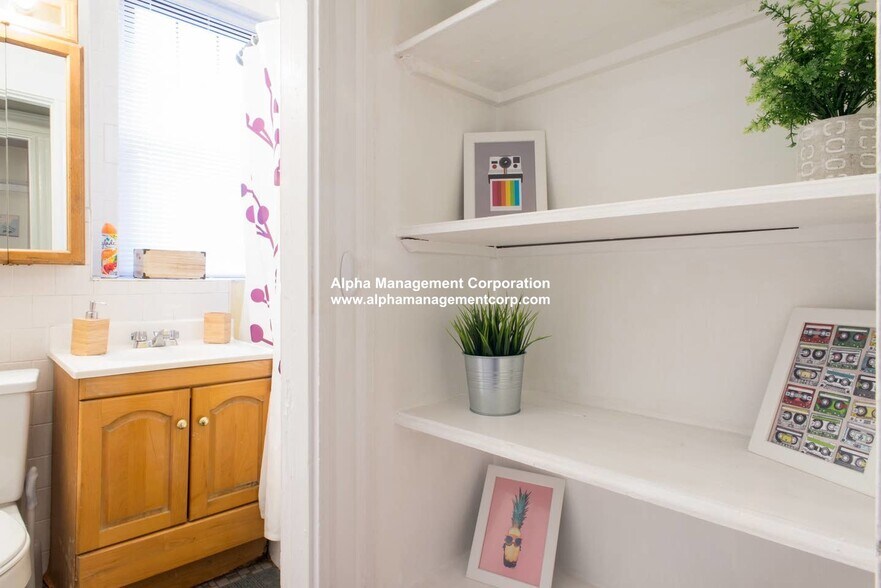 Building Photo - 56 Queensberry St