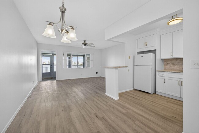 Building Photo - 100 Shore Ct