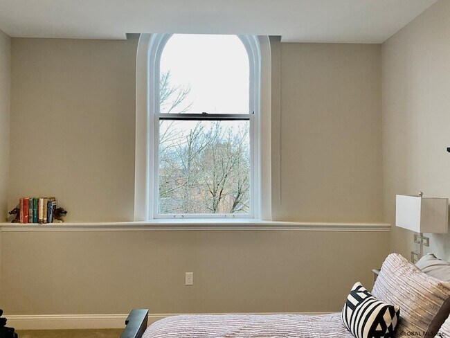 Building Photo - 77 Van Dam St