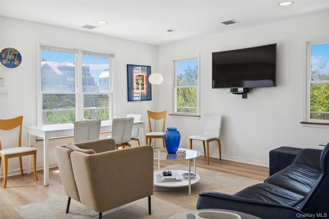 Building Photo - 846 Dune Rd