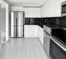 Building Photo - 2850 N Palm Aire Dr