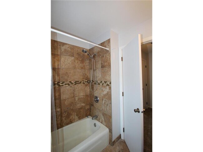 Building Photo - 5545 Shorewood Ln