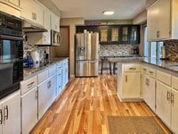 Building Photo - 6233 Parnell Ave