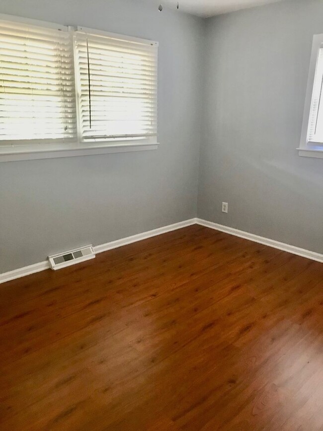 Building Photo - Beautiful 2 bedroom 1 bath home in charlotte