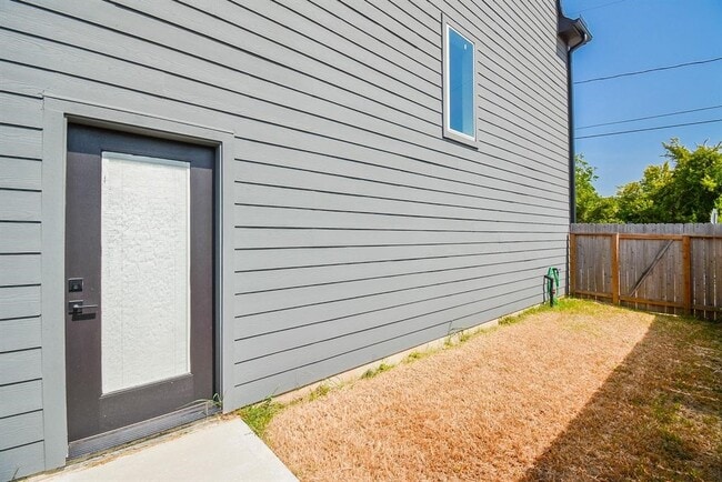 Building Photo - 2620 McIlhenny St